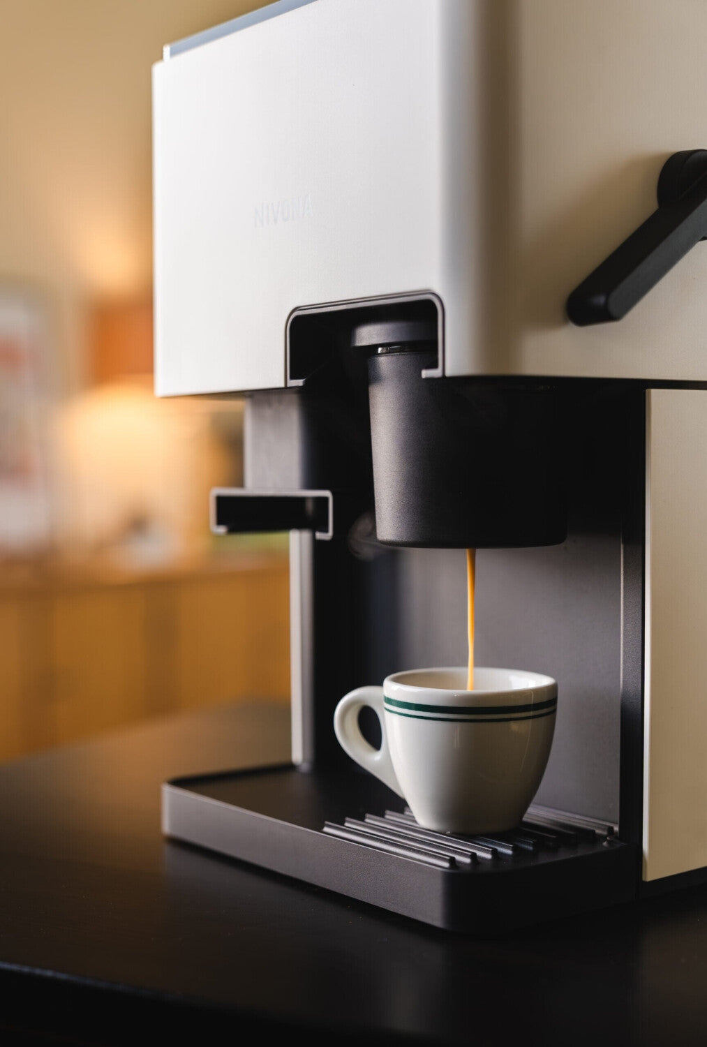 Nivona Cube Kaffee-Vollautomat 4102 Kaffee-Vollautomat creme